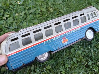 Starožitný plechový autobus CARPATI - 7