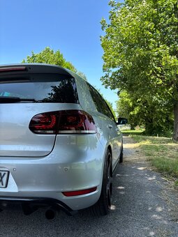 VOLKSWAGEN GOLF GTI • 2010 • 2.0 TSI - 7