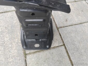 mercedes - výstuha zadného nárazníka - 7