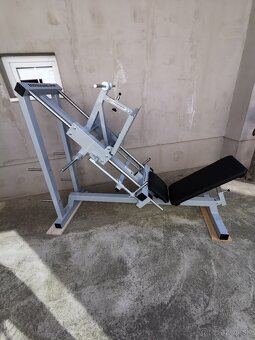 Legpress šikmý 45° s vodiacimi kolieskami - 7