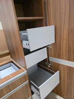 Kuchynská linka se spotřebiči - 7