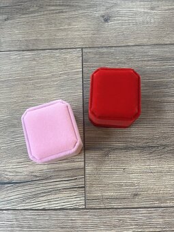 Uplne nove nausnicky Chanel v zlatej farbe v krabicke - 7