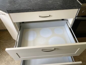 Moderná kuchynská linka so spotrebičmi - 7