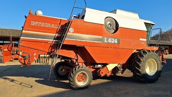 Predáme obilný kombajn zn.Fiatagri, Laverda 624 - 7