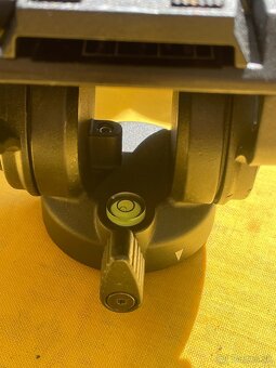 Predám nepoužívanú hlavu na statív NEEWER GN001 - 7