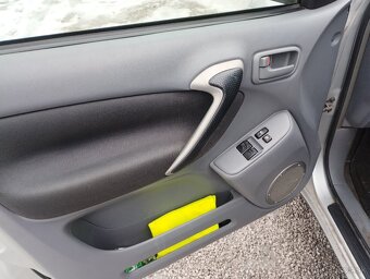 Toyota RAV4 1.8 VVTi predny pohon - 7