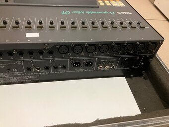 Predam digitalny mixpult Yamaha 01 Programmable - 7