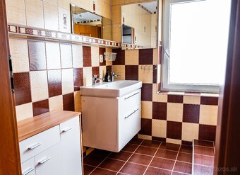 Moderný poschodový 5i rodinný dom so suterénom v Šoporni - 7