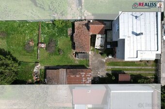Rodinný dom s veľkým pozemkom, súkromím a pohodlím - 7