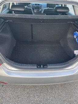 Kia Ceed hatchback, 1.4 benzín, 77kw, r.v.2010 - 7