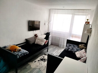 Priestranný 3-izbový byt (64 m²) s loggiou – ideálne bývanie - 7