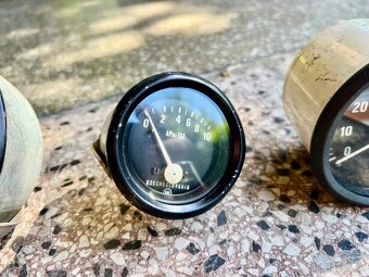 Budíky Škoda veterán - 7