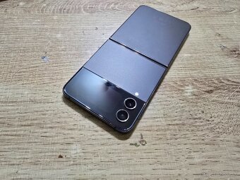 Samsung flip 4 plnefunckny v super stave ma len jemne znamky - 7