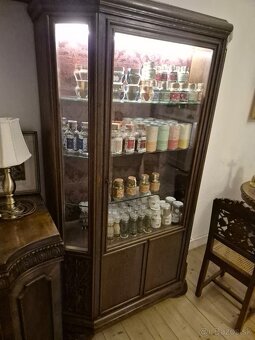 Set historického nábytku – 2 vitríny + 1 príborník - 7