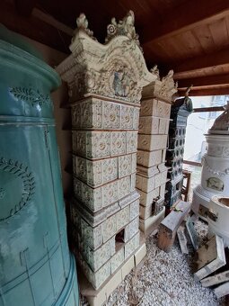 Kachlova pec starozitná, krásná - 7