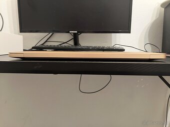 Predám MacBook Air 2020 Zlatý 8GB RAM - 7