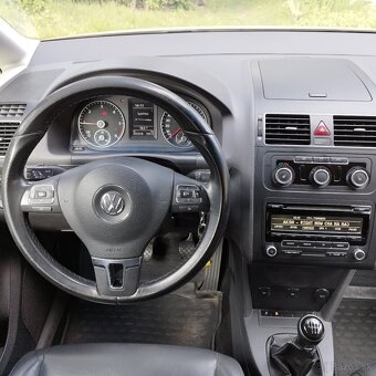Volkswagen Touran, rok výroby 2013, 7-miestne - 7