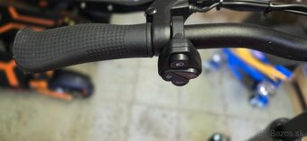 Elektrická kolobežka Kukirin M4 MAX - 7