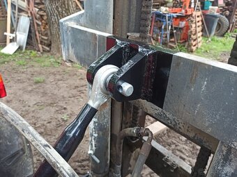 Veža zdviž za traktor trojbod - 7