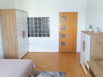 2 izbový BYT v širšom centre Bratislavy - 7