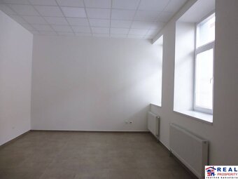 MASARYKOVA: VOĽNÉ NEBYTOVÉ priestory s UMÝVADLOM cca 23 m2 - - 7
