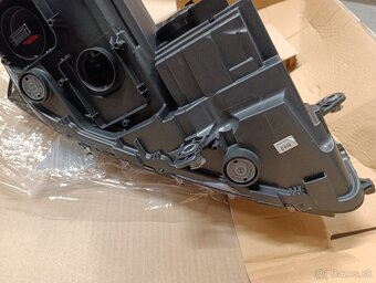 Ľ predný Bi-xenon VW Passat B7 - 7