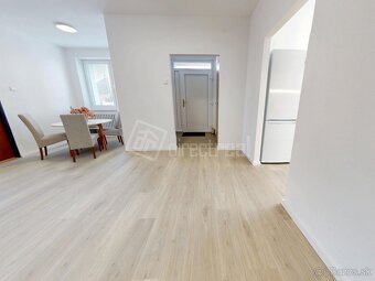 Zrekonštruovaný rodinný dom v tesnej blízkosti centra… - 7