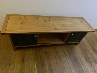 Masívny stolík pod TV - 7