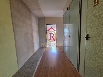 Na predaj veľký 3 izbový byt s komorou a 4 lodžiami v centre - 7