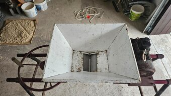 predám elektrický mlynček na hrozno - 7