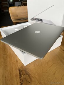 MacBook Pro 15 touchbar (2019) i7 2,6GHz, 16GBram, 256GBssd - 7