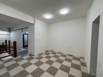 Ponúkame na prenájom obchodný priestor v centre Poprade - 7