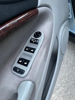 Predám Citroën C5 2,2 HDi (98kw) vo výbave Exclusive. - 7