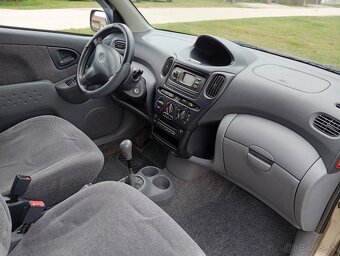 Predám Toyota Yaris Verso 1,5 vvti - 7