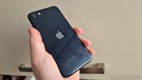 Apple iPhone SE 2022 - plne funkčný, poškriabaný - 7