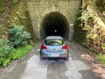 Opel Astra J 1.6 85kw - 7