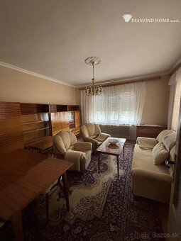 Na predaj zachovalý 4 izbový rodinný dom v obci Ňárad - 7
