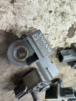 Predám diely Volvo v40 - 7