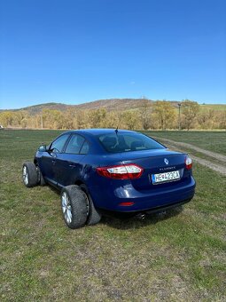 Renalt Fluence - 7