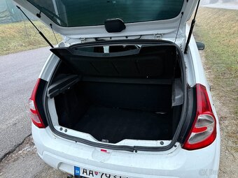 Predám Dacia Sandero 1.4 benzín, rok výroby 2010 - 7