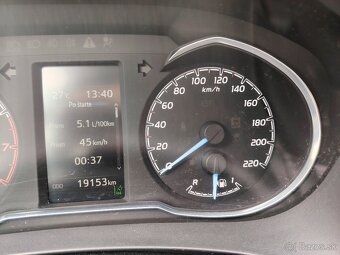 Toyota Yaris 1,5, 82 kW automat - RESERVE - 7