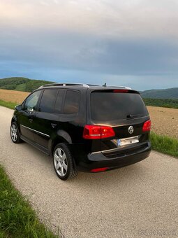 VW Touran Highline 2,0 TDI - 7