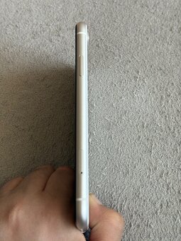 Predám Apple iPhone XR 64GB Silver Stav Nového Telefónu - 7
