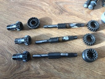 Predám náhradné diely na jawetta 551 a Štadión S 11 a S 22 - 7