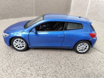 Predám tento kovový model vw scircooco. Otvaratelna kapota a - 7