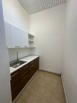 Na prenájom obchodný priestor – 50/70 m², 1. poschodie - 7