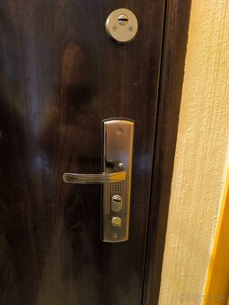 Bezpečnostné dvere aj so zárubňou - 7