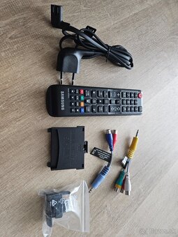 Samsung 4K UHD TV 49" - 7