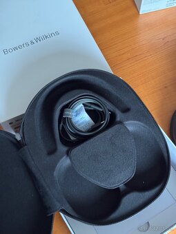 Bowers & Wilkins PX8 - 7