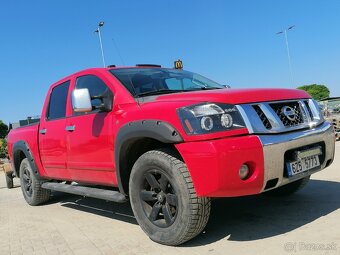 NISSAN TITAN V8 - 7